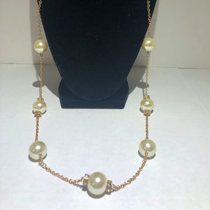 Stunning long pearl necklace